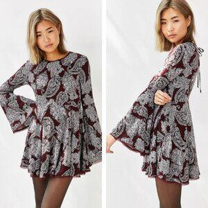 EUC Urban Outfitters Ecote Sascha Bell Sleeve Paisley Mini Dress Red Size 8